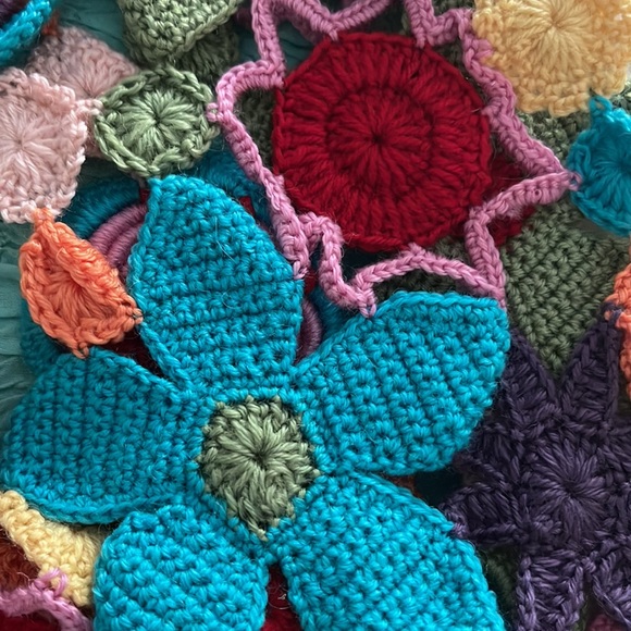 Cotton patch flower scarf - Picture 2 of 3